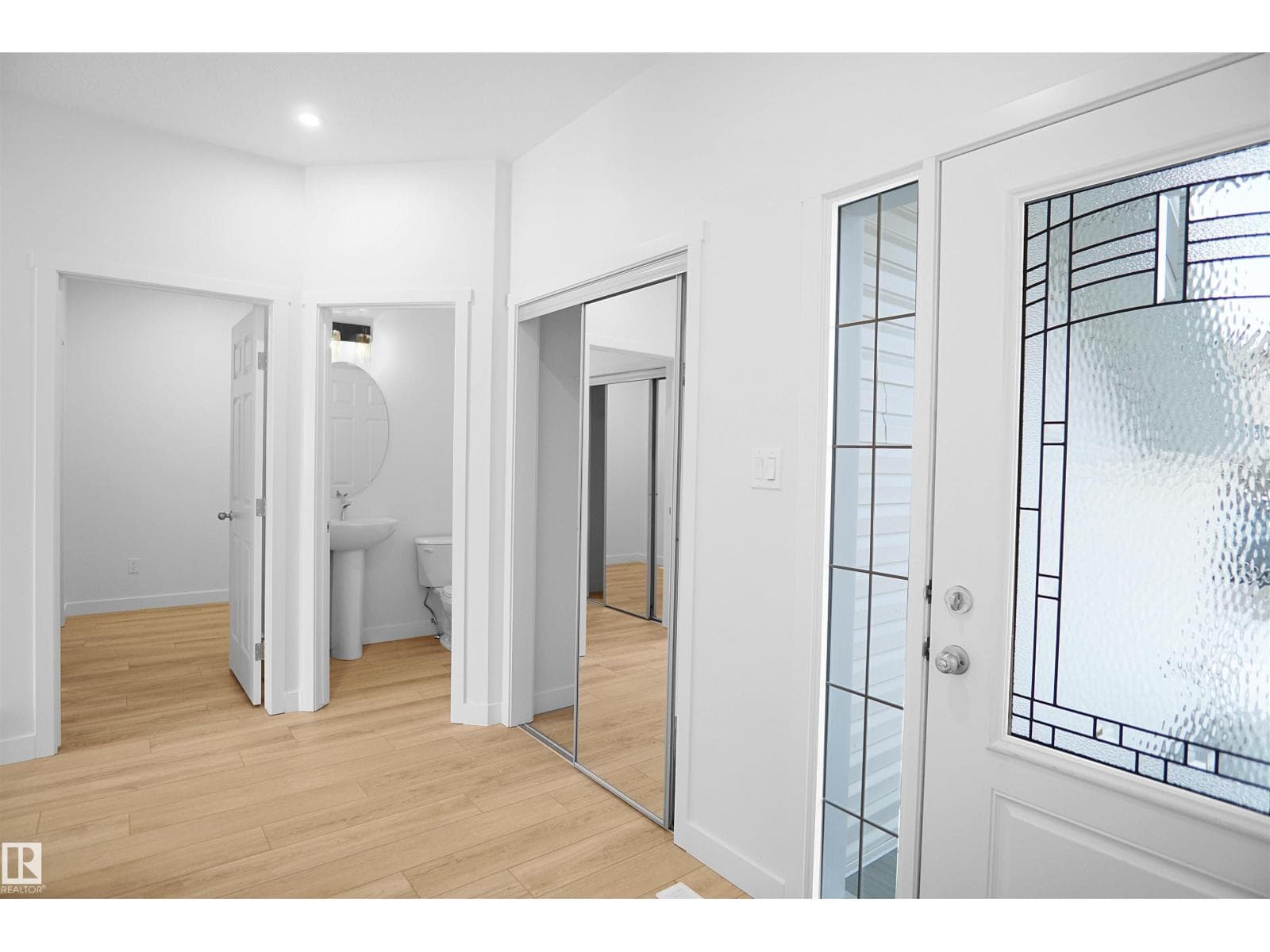 1535 11 AV NW photo 3