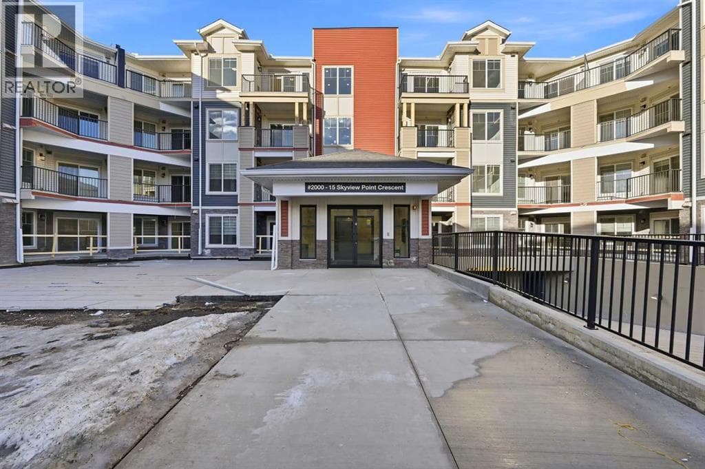 2425, 15 Skyview Point Crescent NE — photo 4