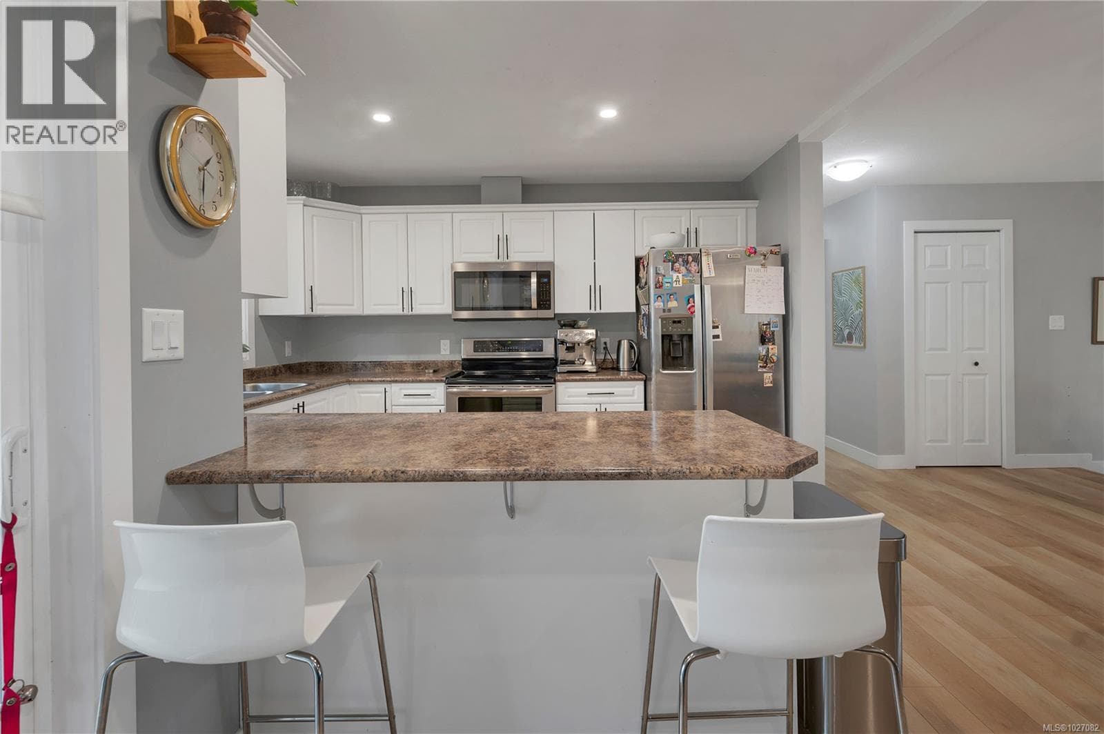 2070 College Dr photo 5