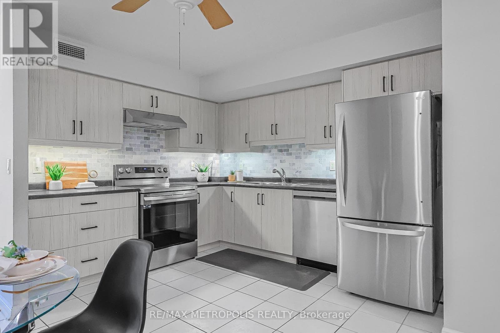 216 - 2500 RUTHERFORD ROAD photo 3
