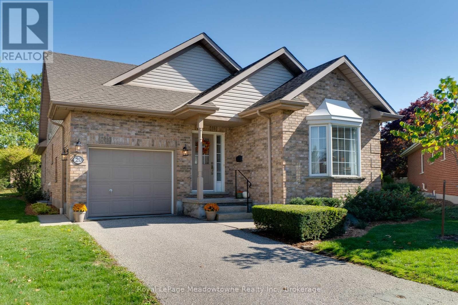 2 bed 3 bath single family at 20 ARBORDALE WALK — $959,900