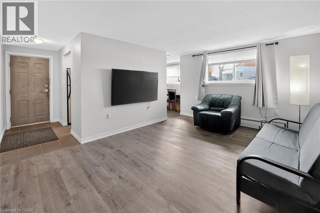 37 CONROY Crescent Unit# 1 photo 3