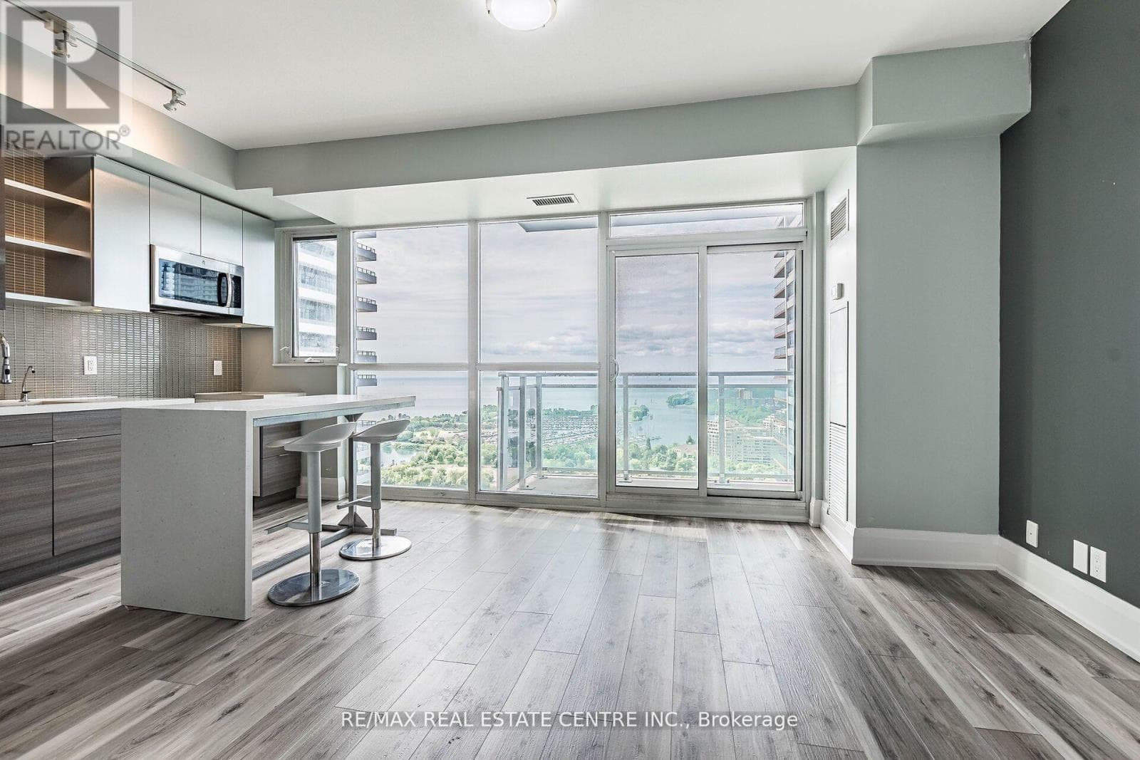 2611 - 33 SHORE BREEZE DRIVE photo 4