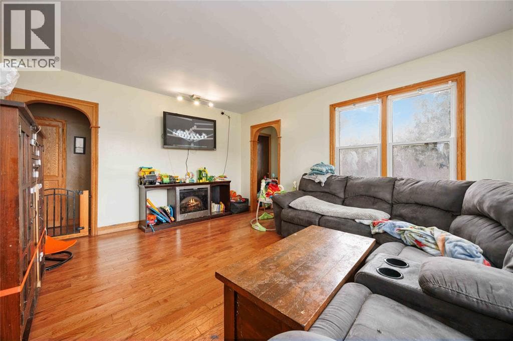 823 HOLT LINE photo 5