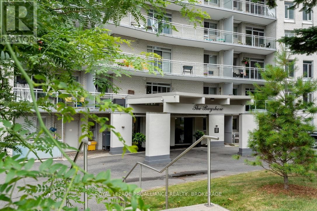 3 bed 1 bath single family at 604 - 1 MOWAT AVENUE — $529,000