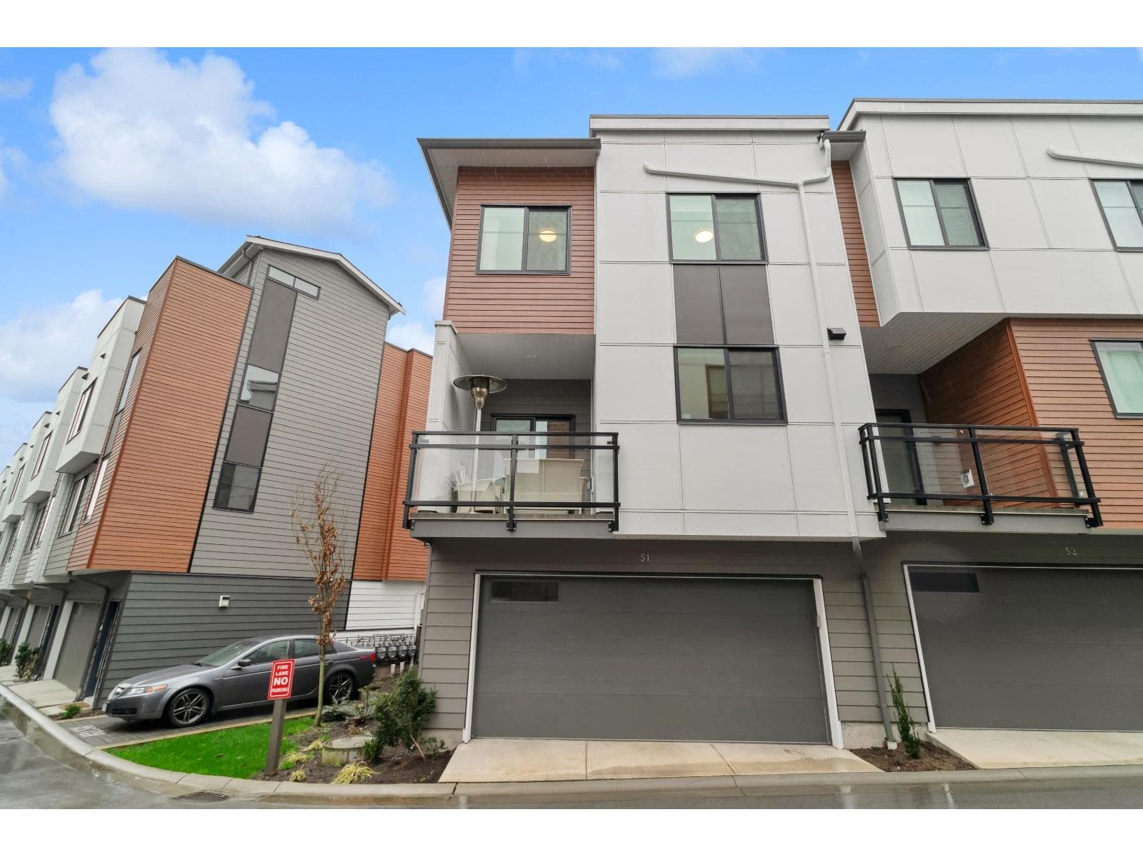4 bed 3 bath single family at 51 1639 162 STREET — $899,000