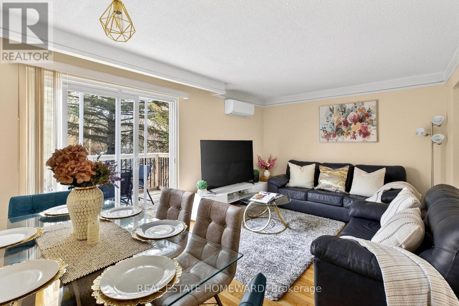 22 - 350 CAMELOT COURT photo 2