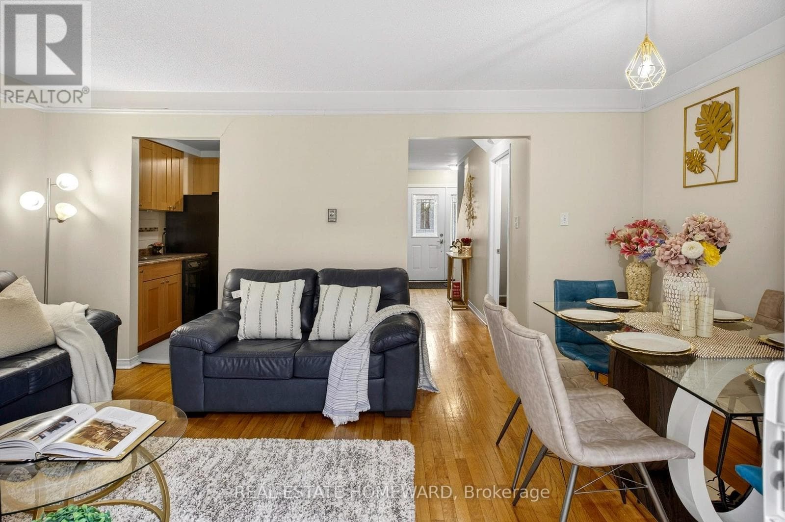 22 - 350 CAMELOT COURT photo 5