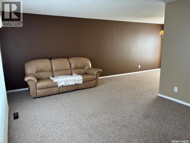 154 Parker CRESCENT photo 4