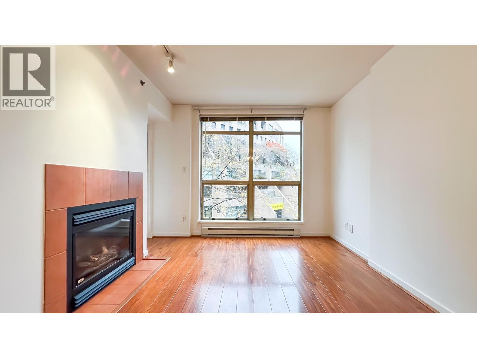 511 819 HAMILTON STREET photo 2
