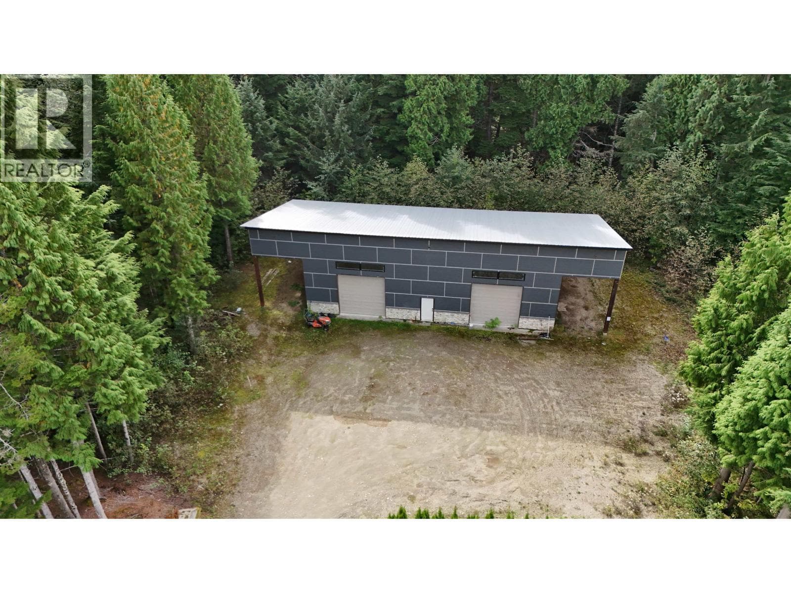 155 DEWBERRY STREET photo 4