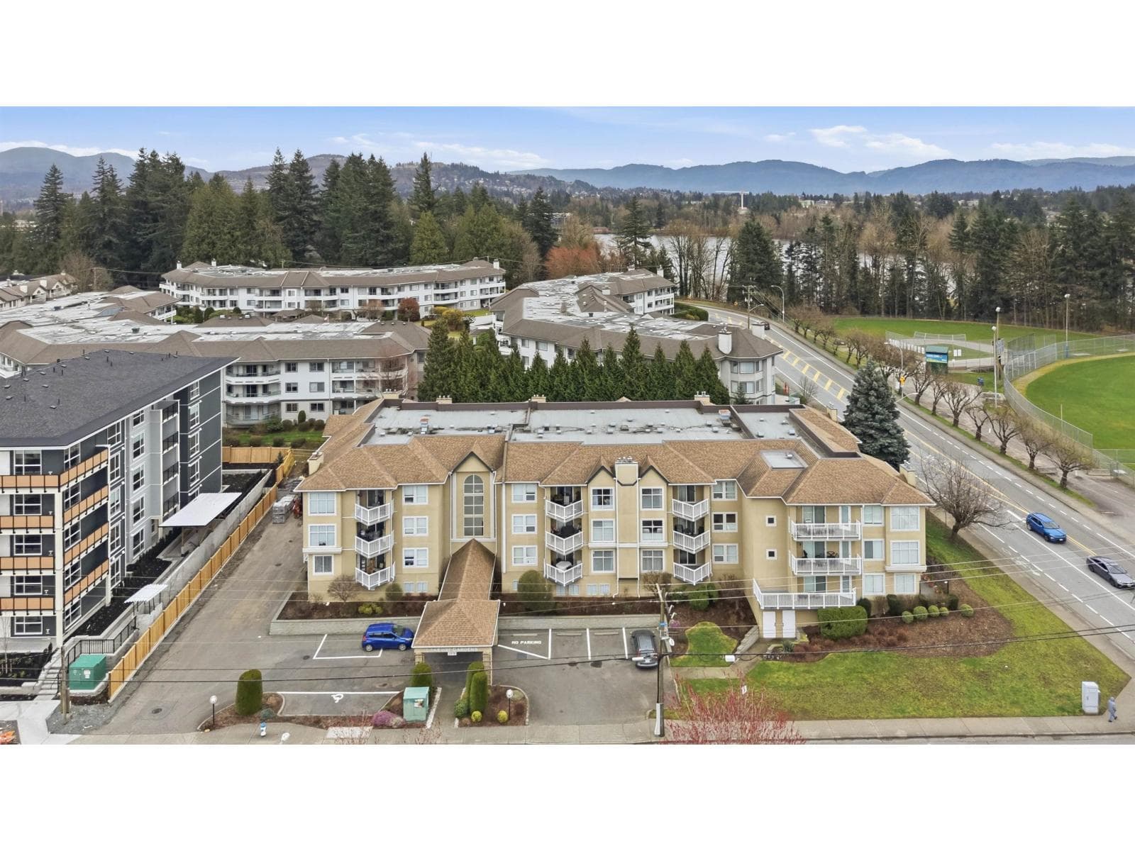 305 2410 EMERSON STREET photo 2