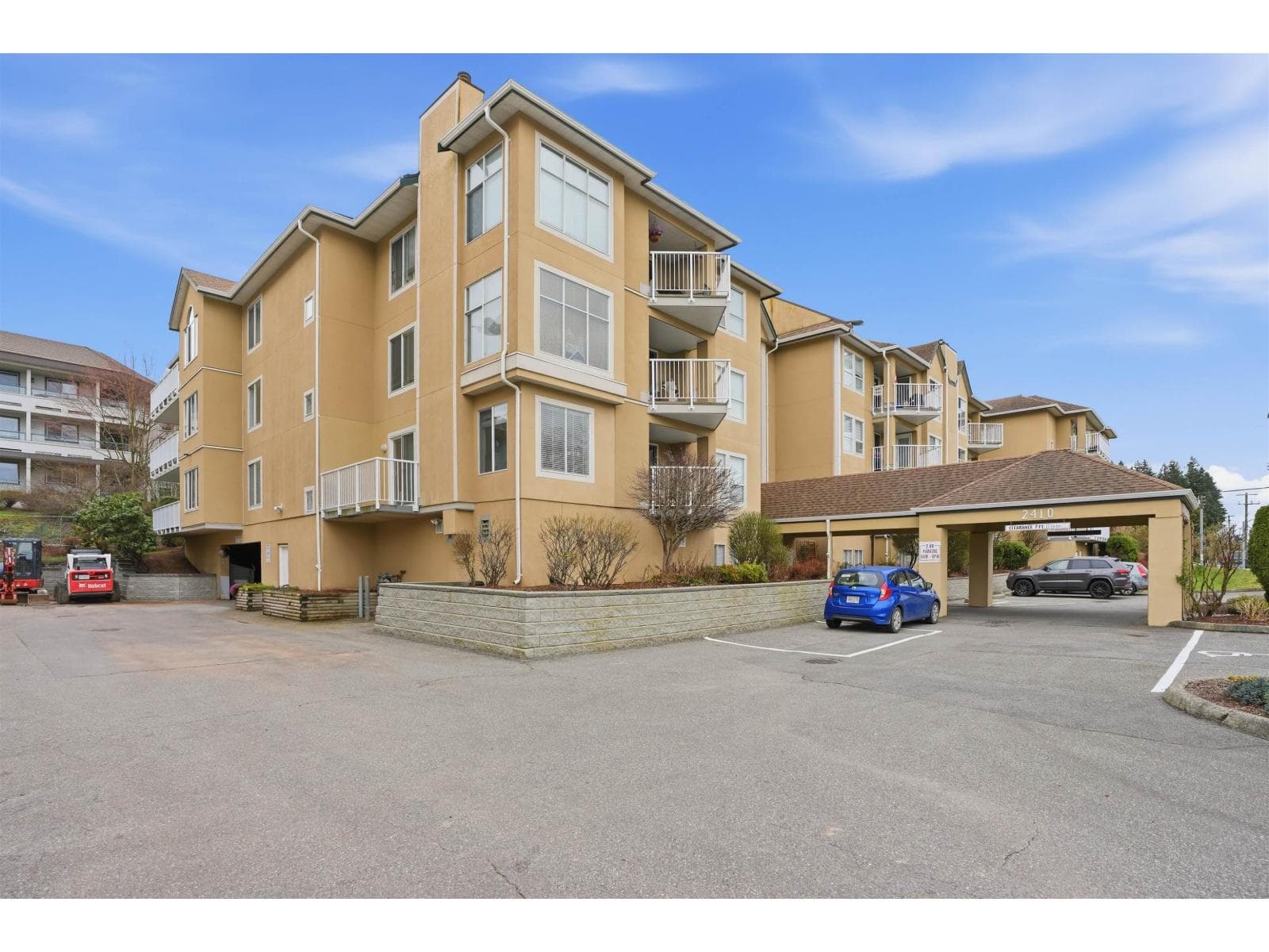 305 2410 EMERSON STREET photo 4