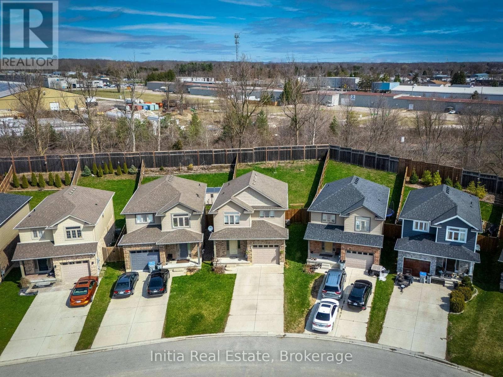 25 QUEENSWAY DRIVE photo 3