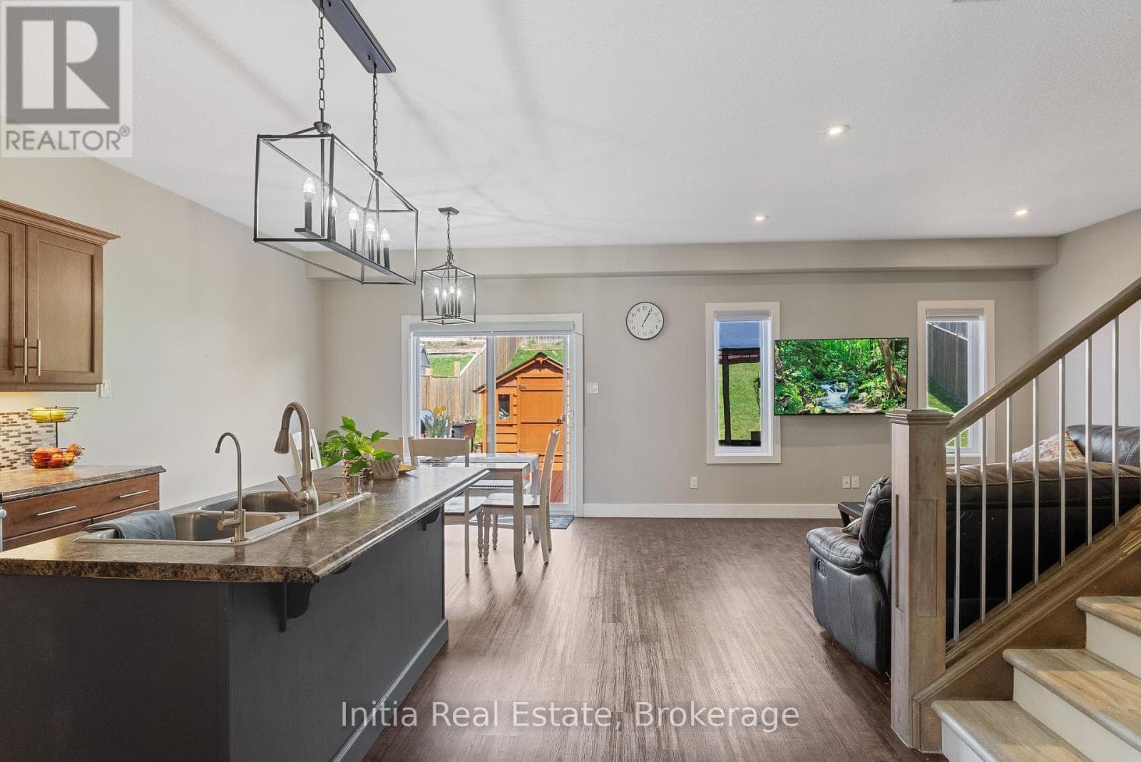 25 QUEENSWAY DRIVE photo 4