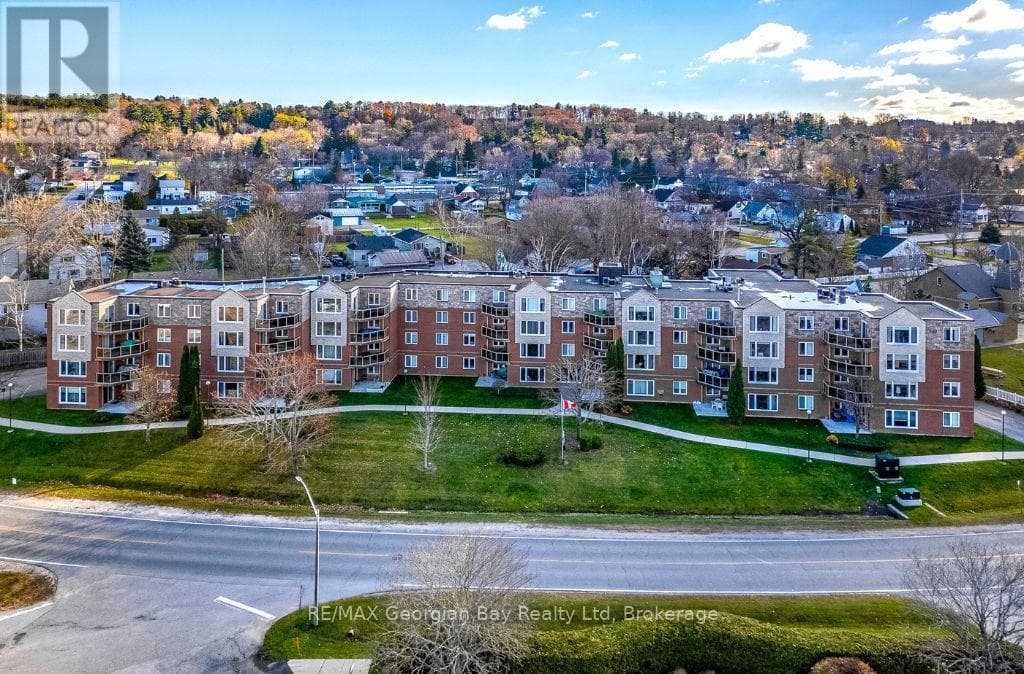 102 - 11 BECK BOULEVARD photo 5