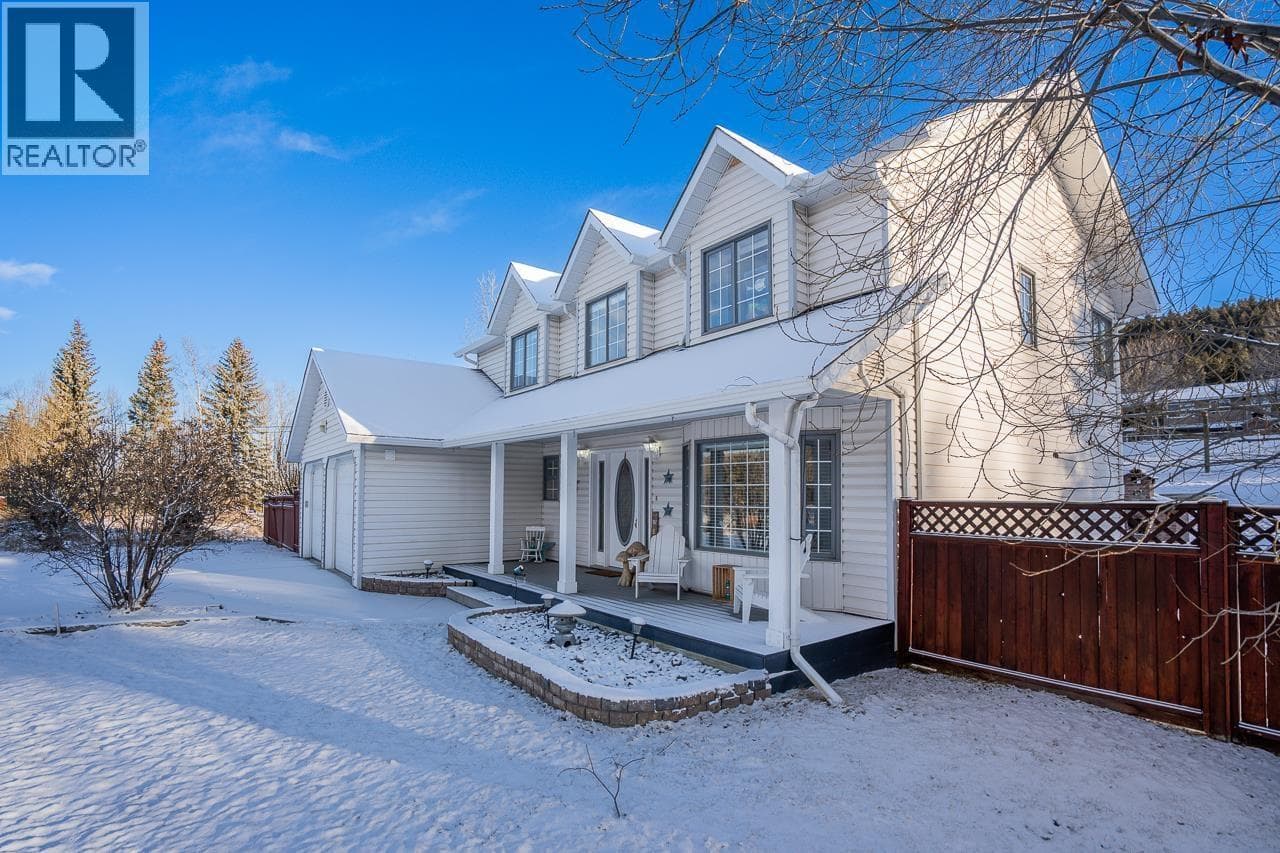 5663 HORSE LAKE ROAD photo 2