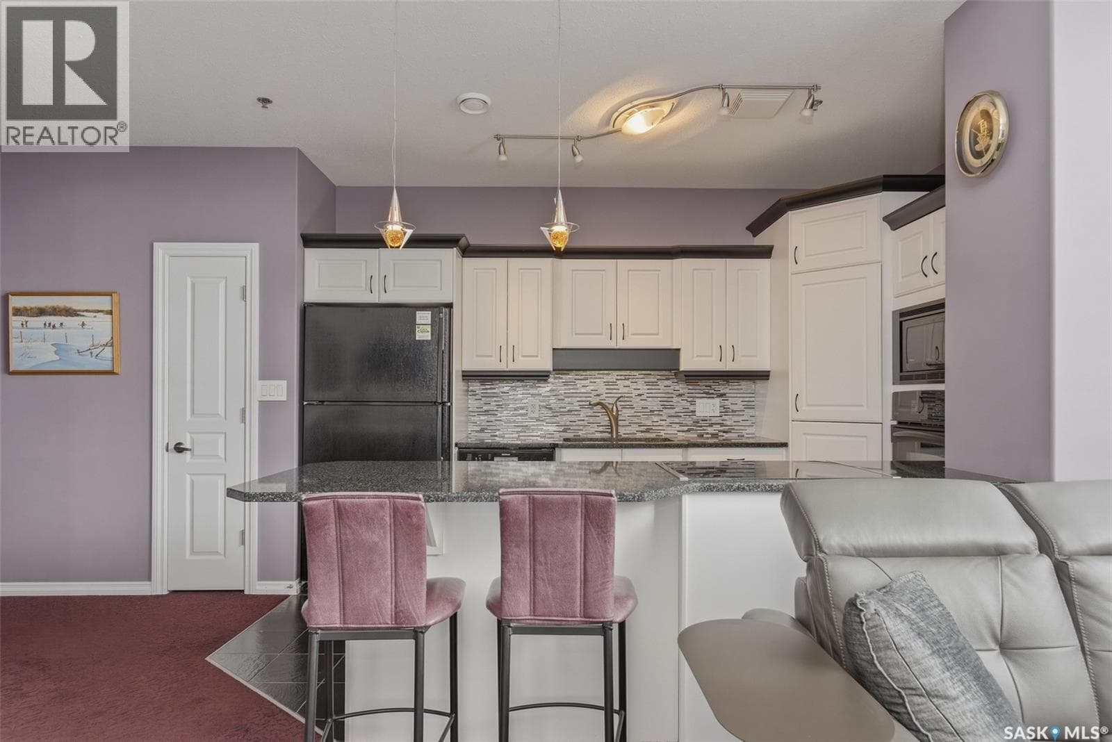 805 1901 Victoria AVENUE — photo 4