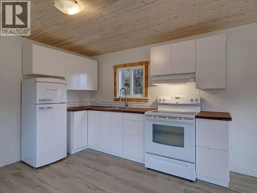 28 1413 SUNSHINE COAST HIGHWAY photo 4