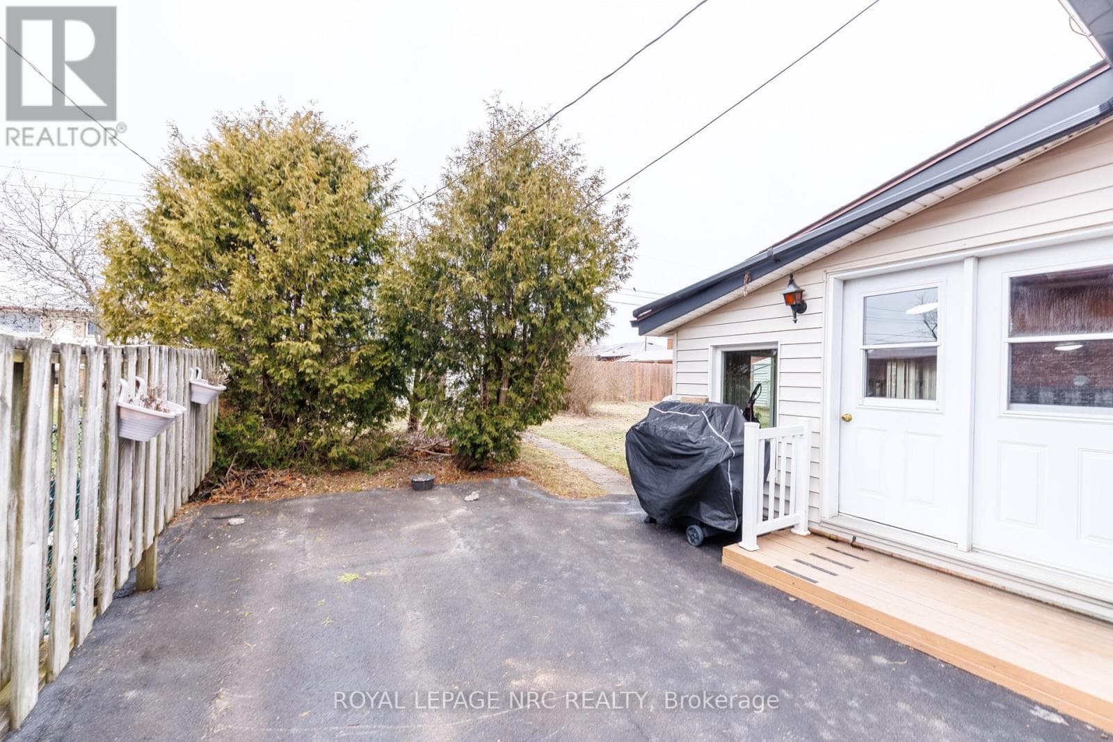 33 STRATHMORE CRESCENT photo 4
