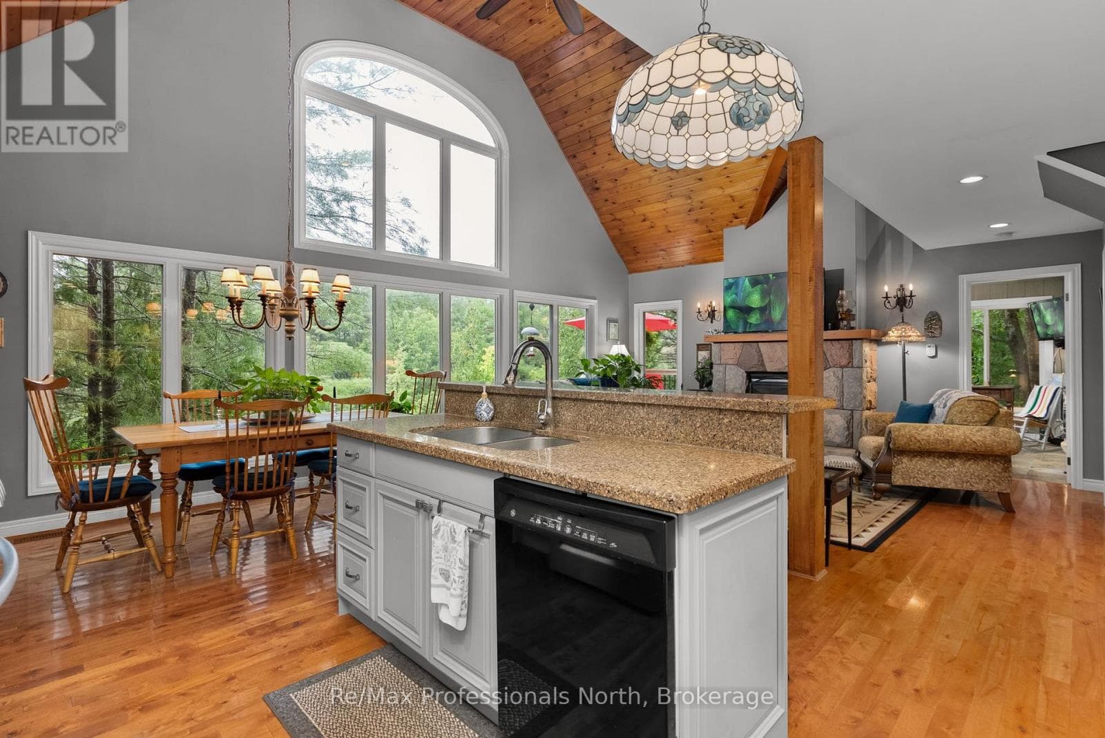 1005 LAIDLAW AVENUE photo 5