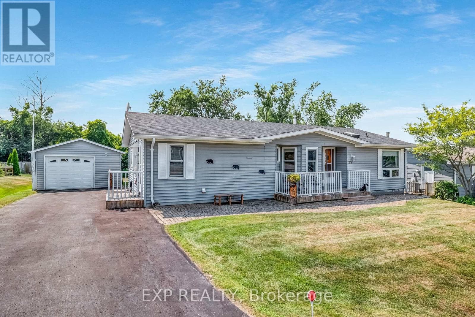 3 bed 2 bath single family at 25 JUNO CRESCENT — $599,000