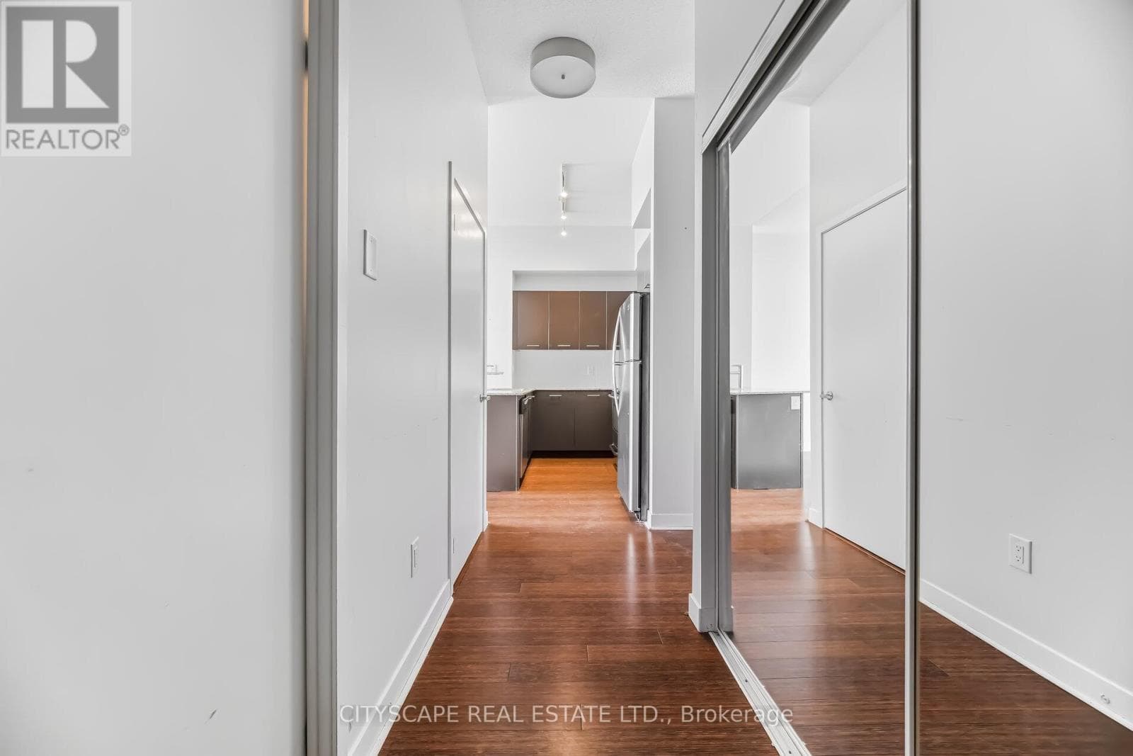 3212 - 360 SQUARE ONE DRIVE photo 2