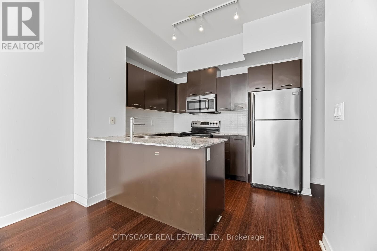 3212 - 360 SQUARE ONE DRIVE photo 4