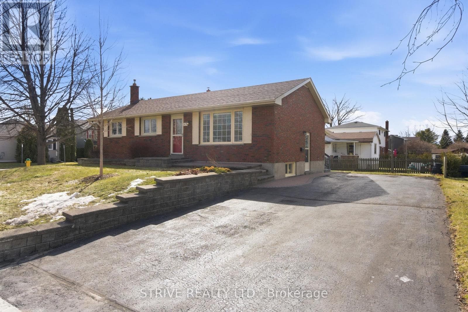 4 bed 2 bath single family at 81 D'ARCY STREET — $699,900