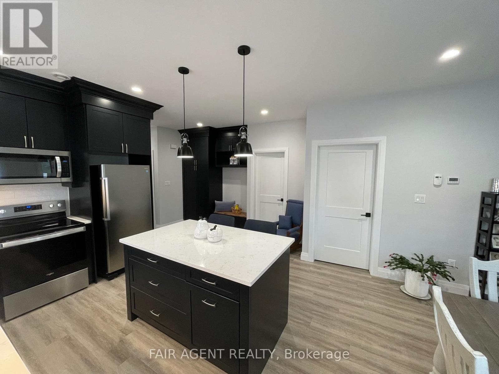 2 - 255 ALBERT STREET photo 4