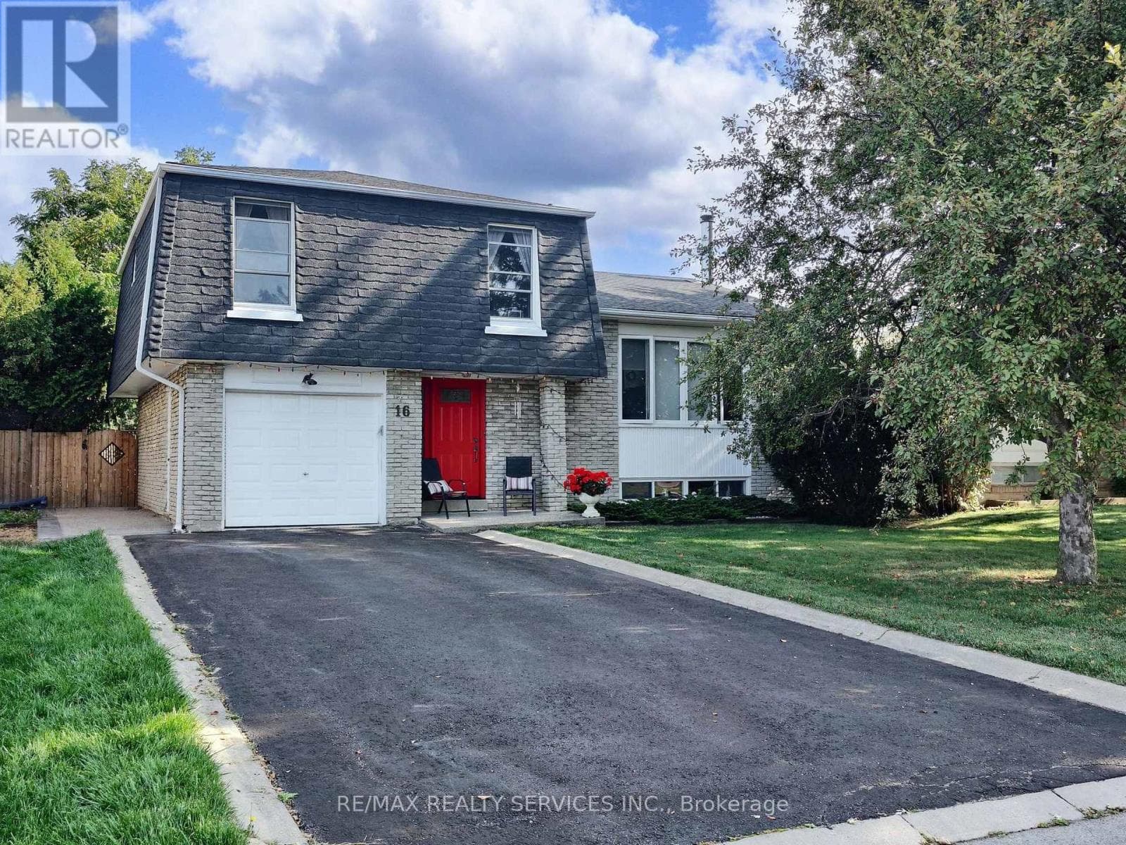 4 bed 2 bath single family at 16 GRASSINGTON CRESCENT — $849,900