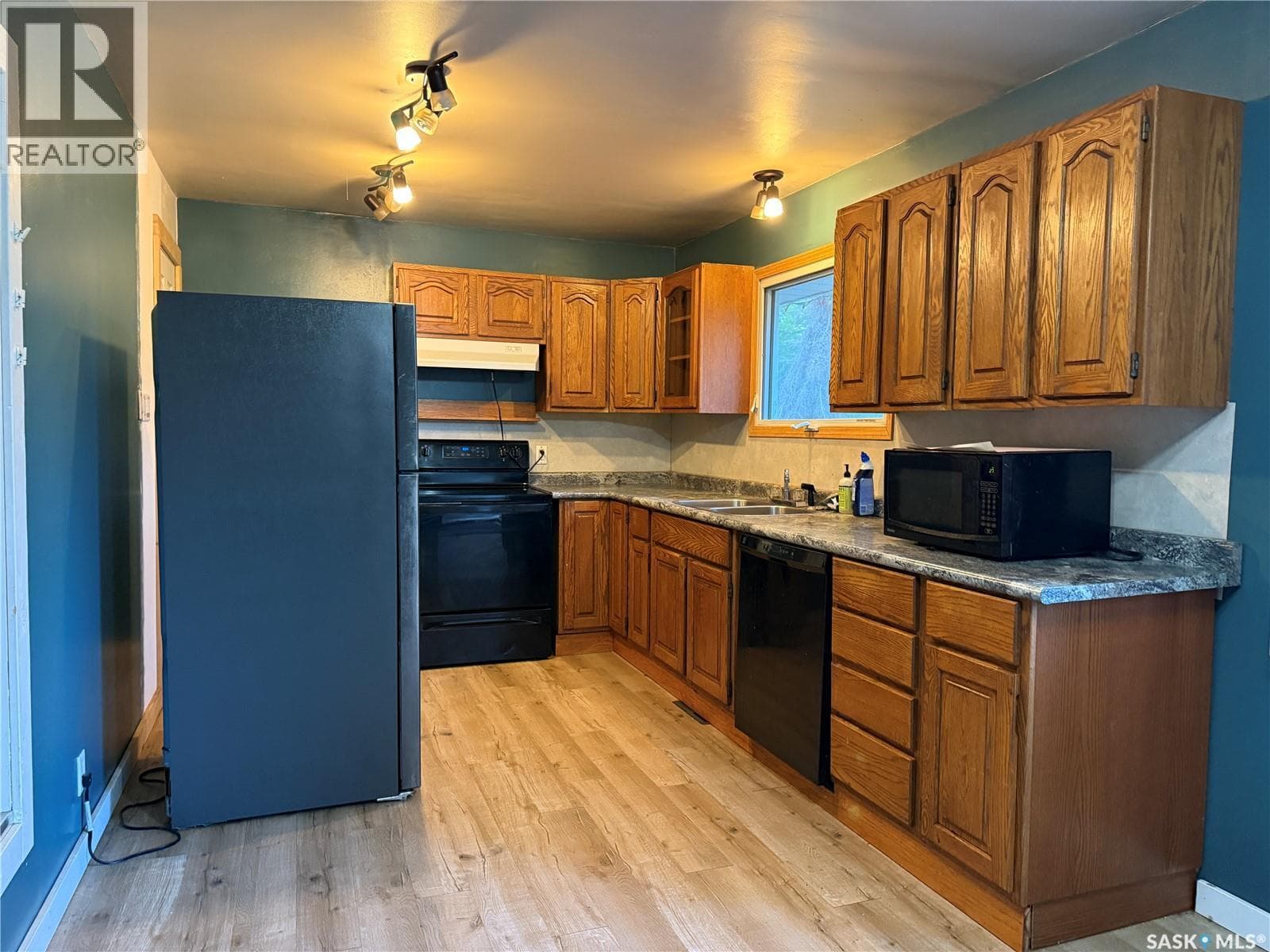 518 3rd AVENUE W photo 2