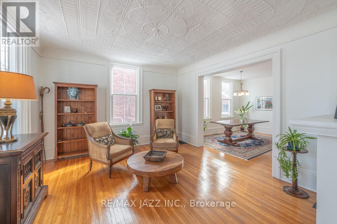 122 RICHARD STREET photo 4