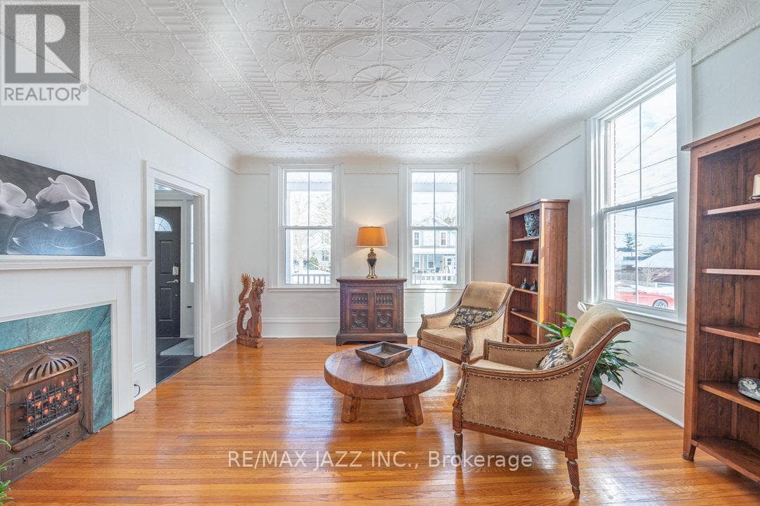 122 RICHARD STREET photo 5