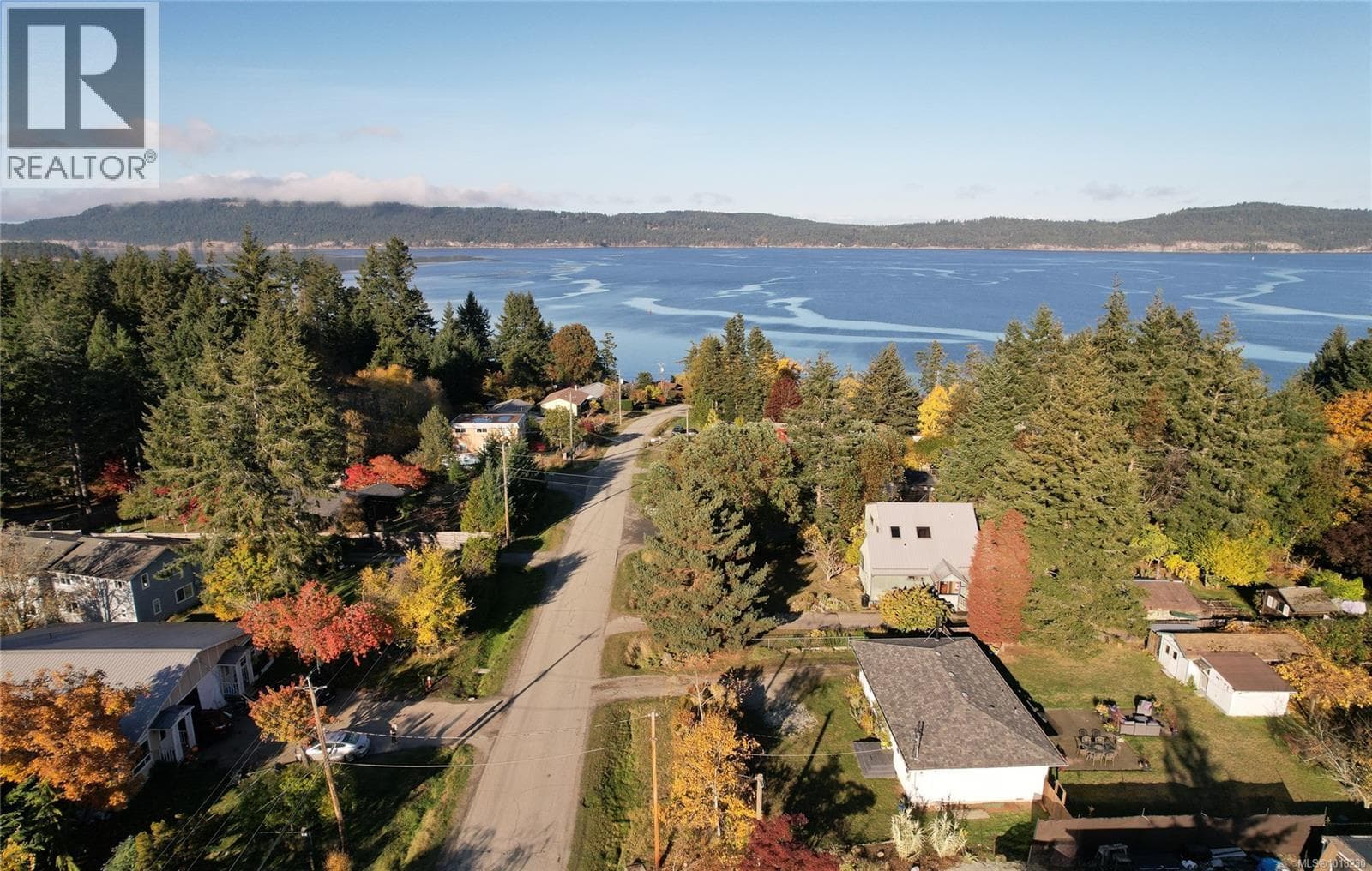 273 Maliview Dr photo 3
