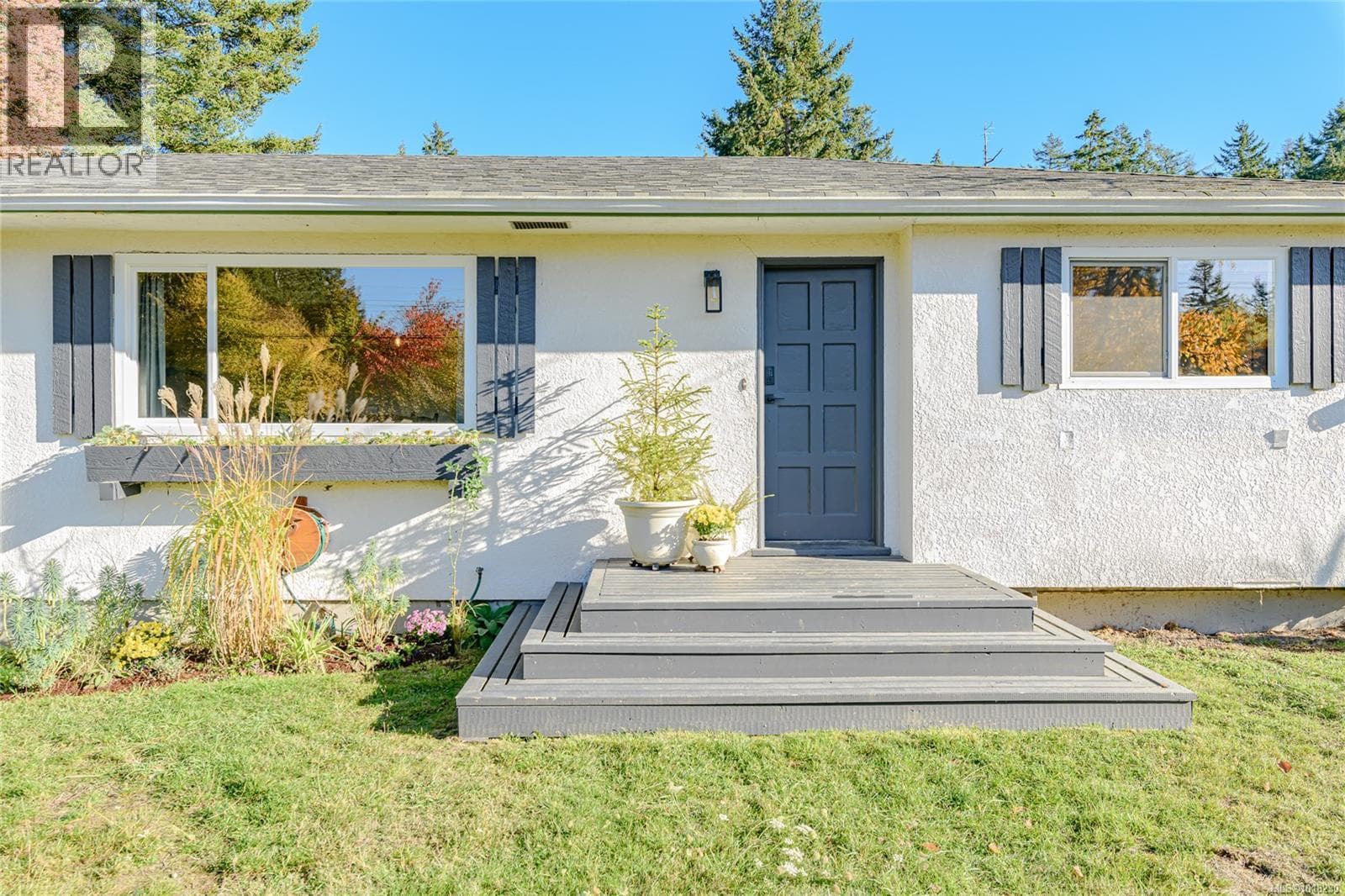2 bed 1 bath single family at 273 Maliview Dr — $749,000