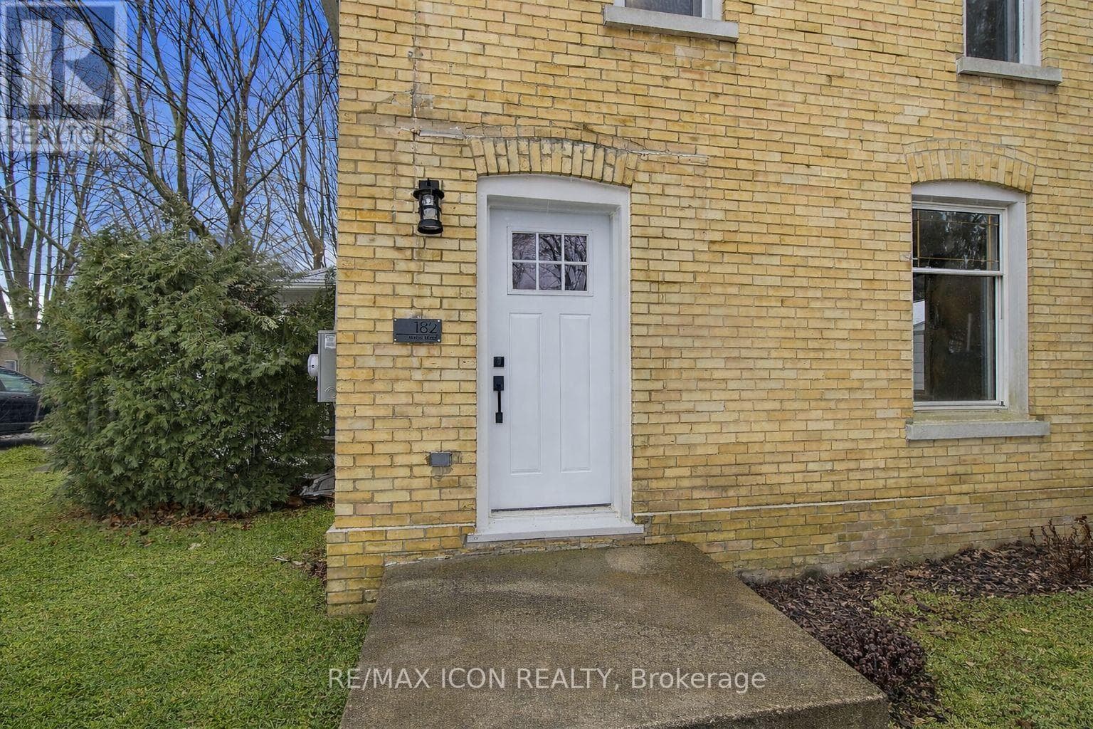 182 MAPLE STREET photo 3