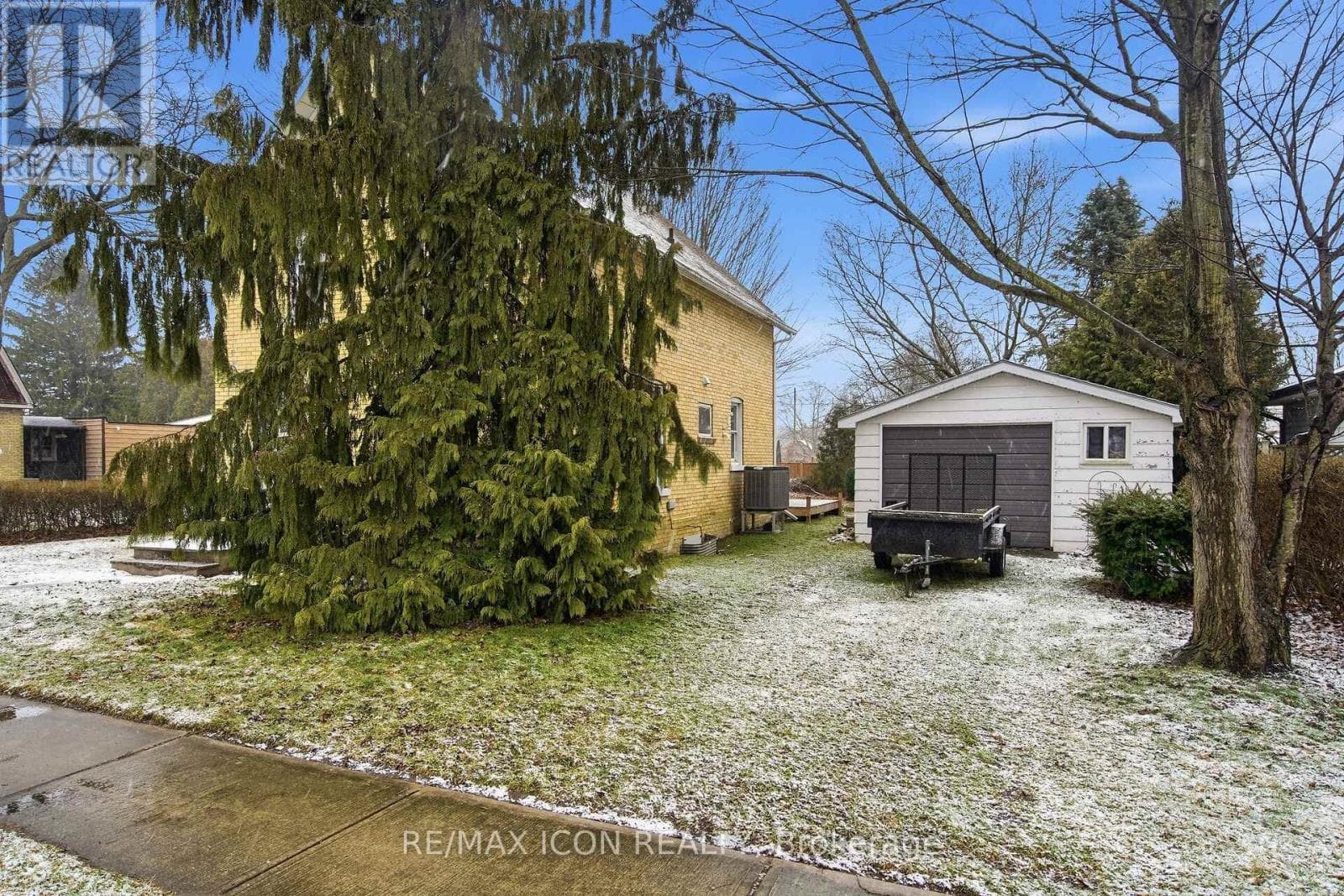 182 MAPLE STREET photo 4