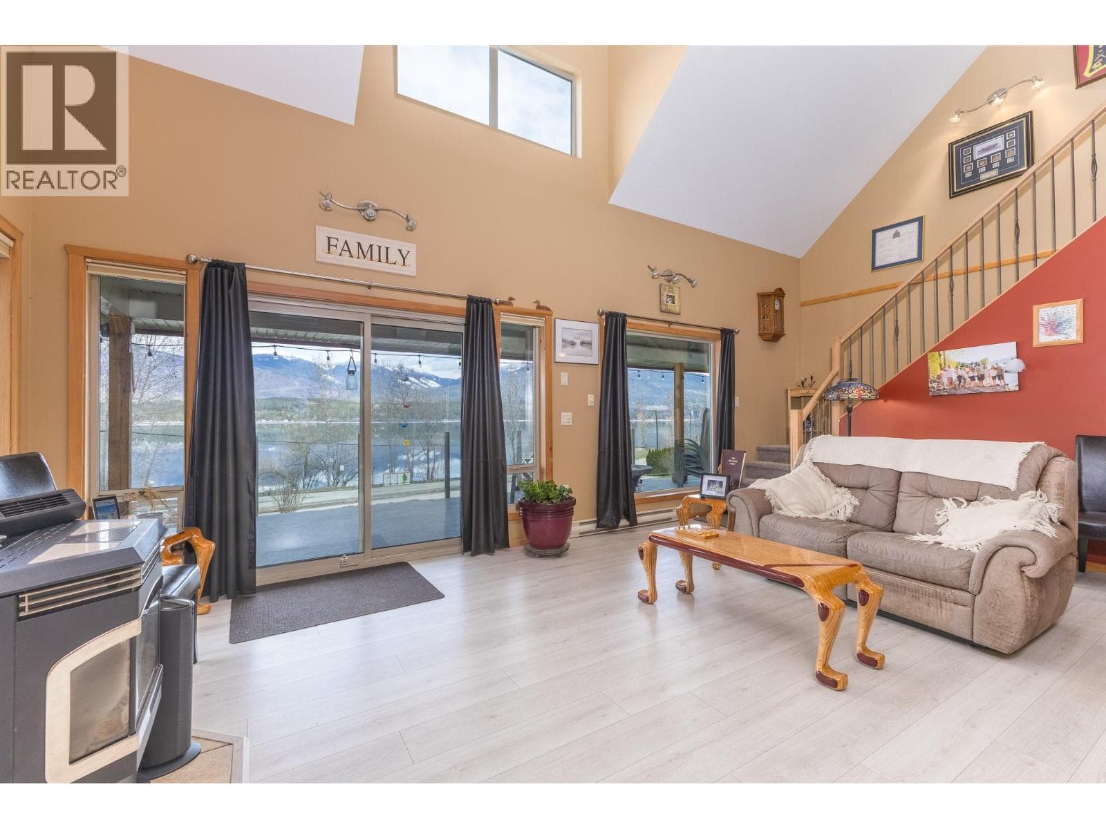 3572 Eagle Bay Road photo 5