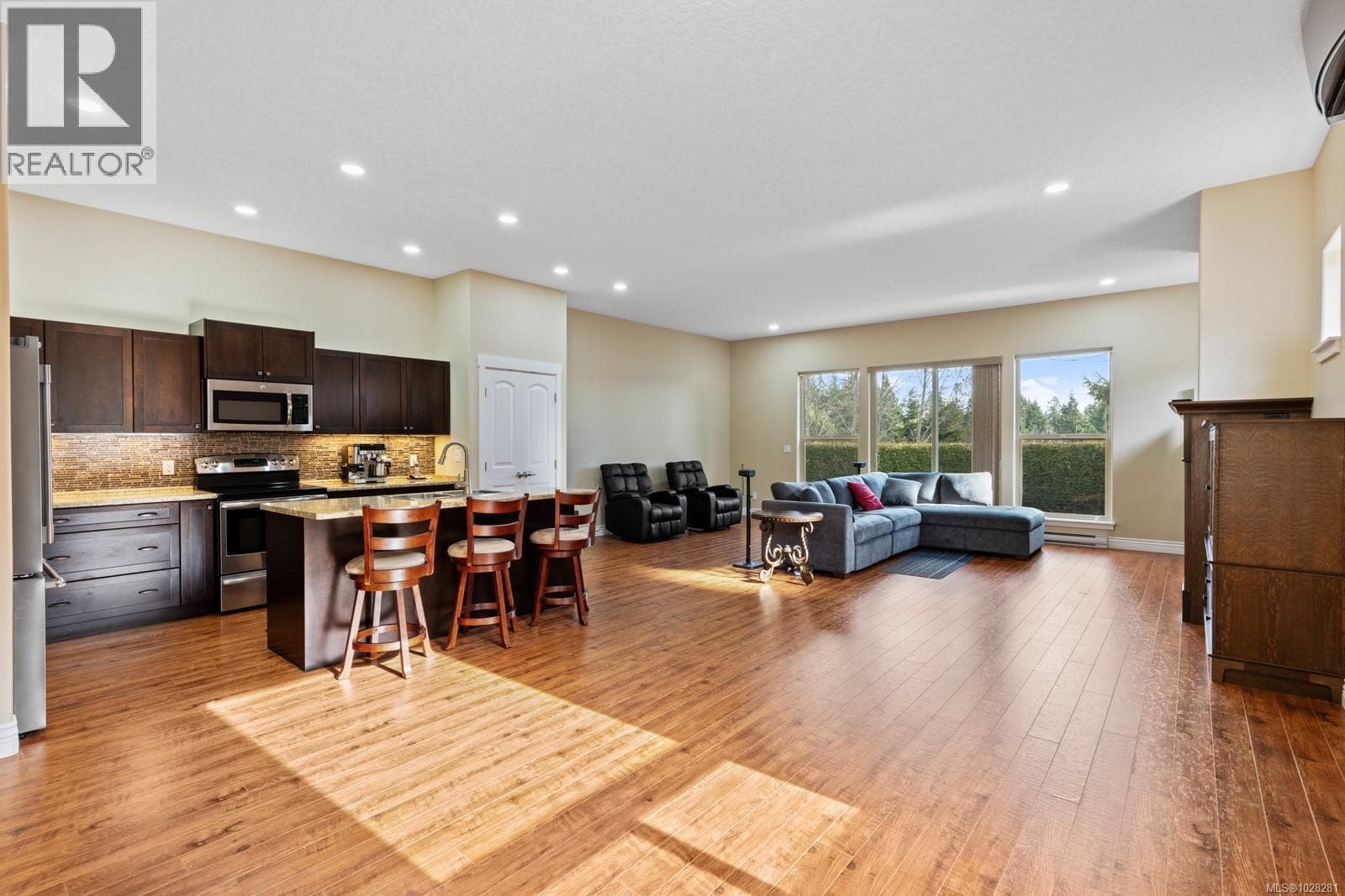 120 2205 Robert Lang Dr photo 2