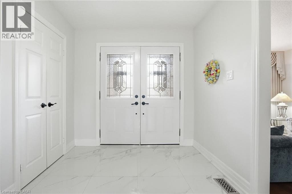 3192 COLEBROOK Court photo 4
