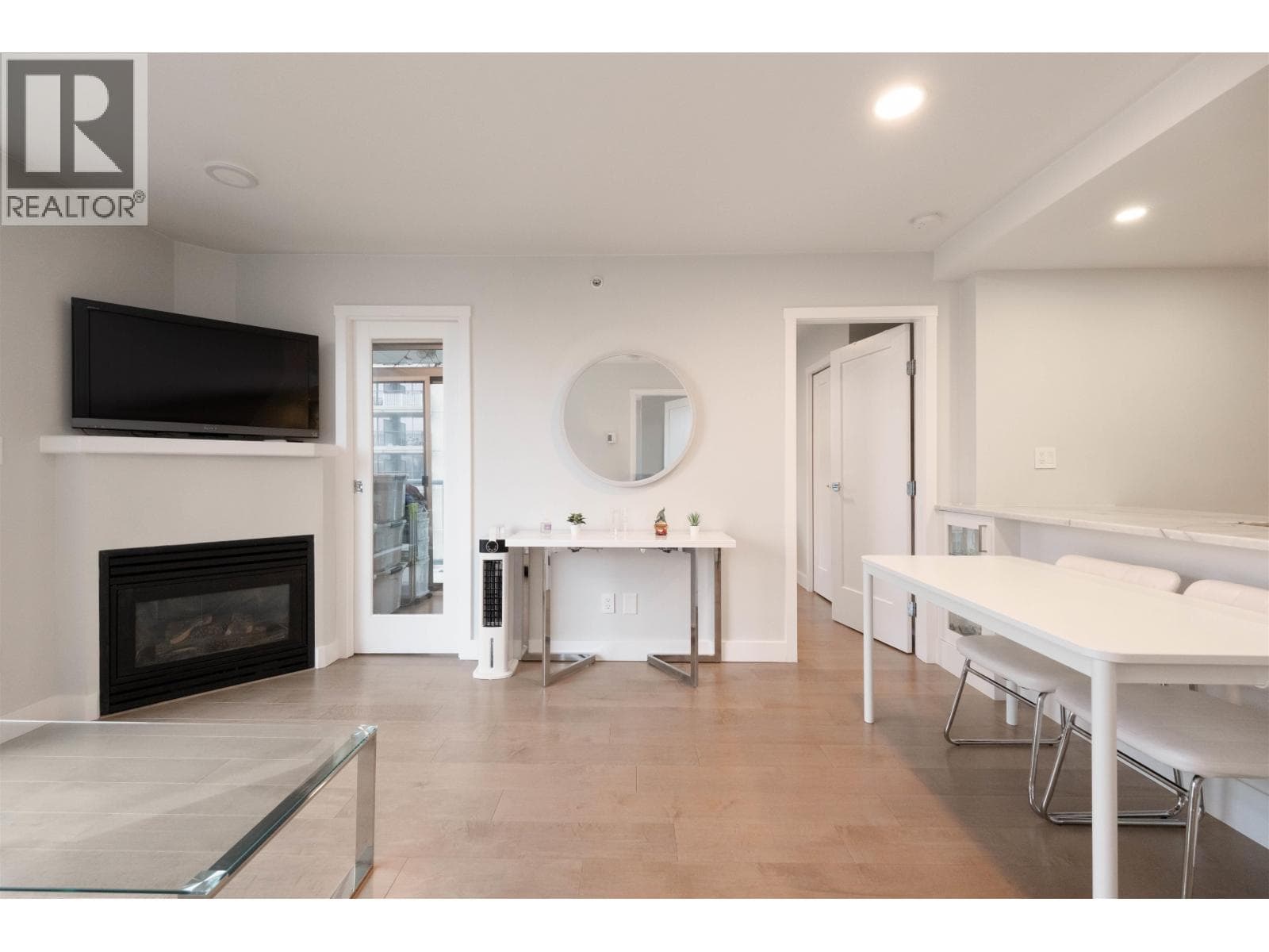 1006 928 RICHARDS STREET photo 4