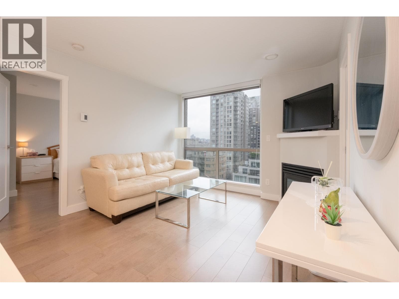 1006 928 RICHARDS STREET photo 5