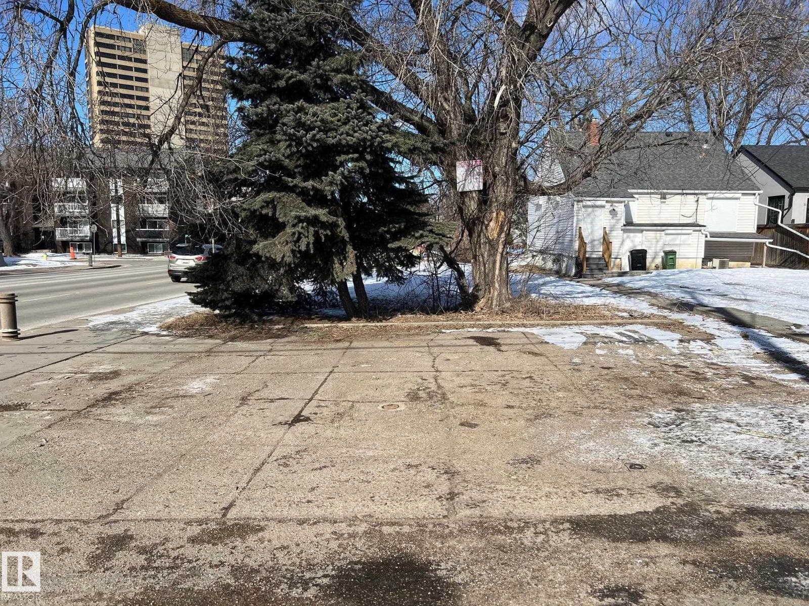 8915 99 ST NW photo 4