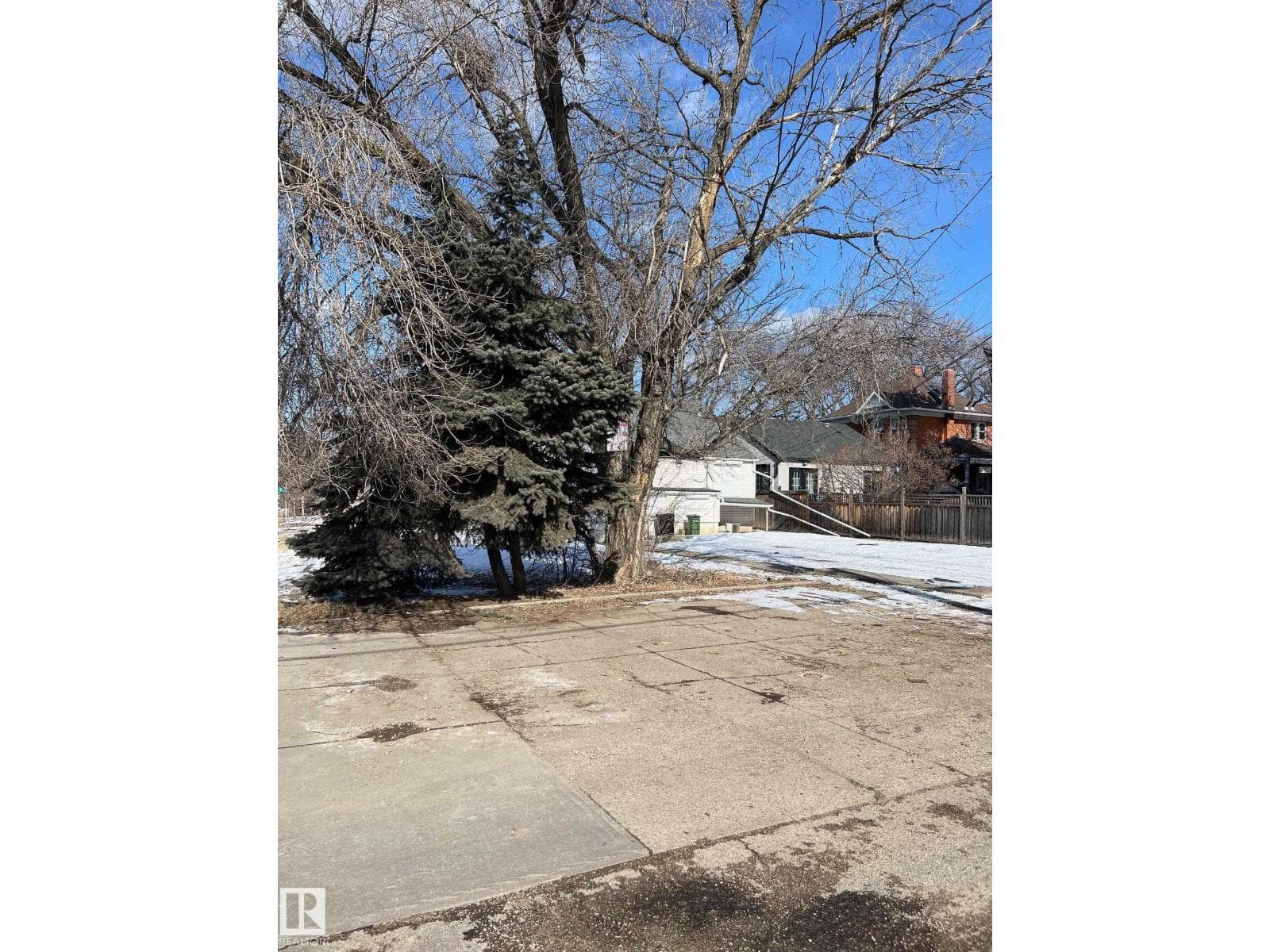 8915 99 ST NW photo 3