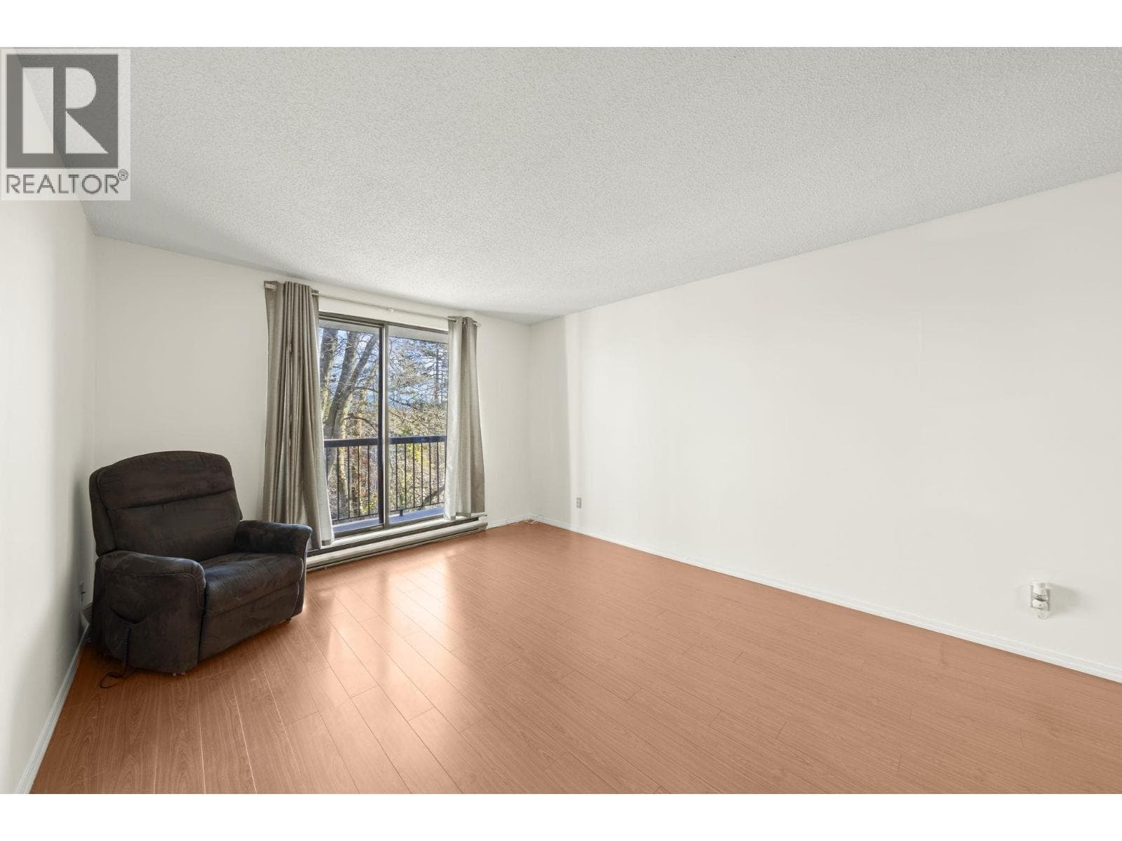 312 8391 BENNETT ROAD photo 2