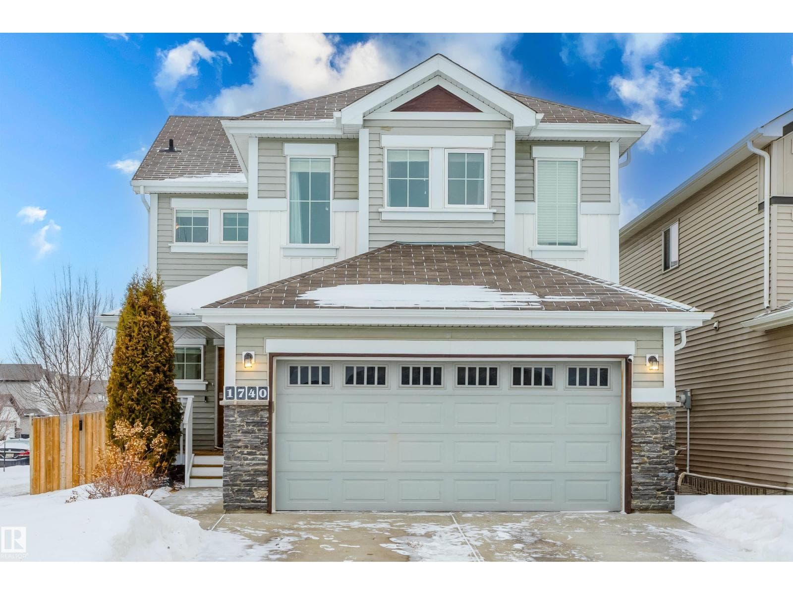 3 bed 3 bath single family at 1740 59 ST SW — $569,900