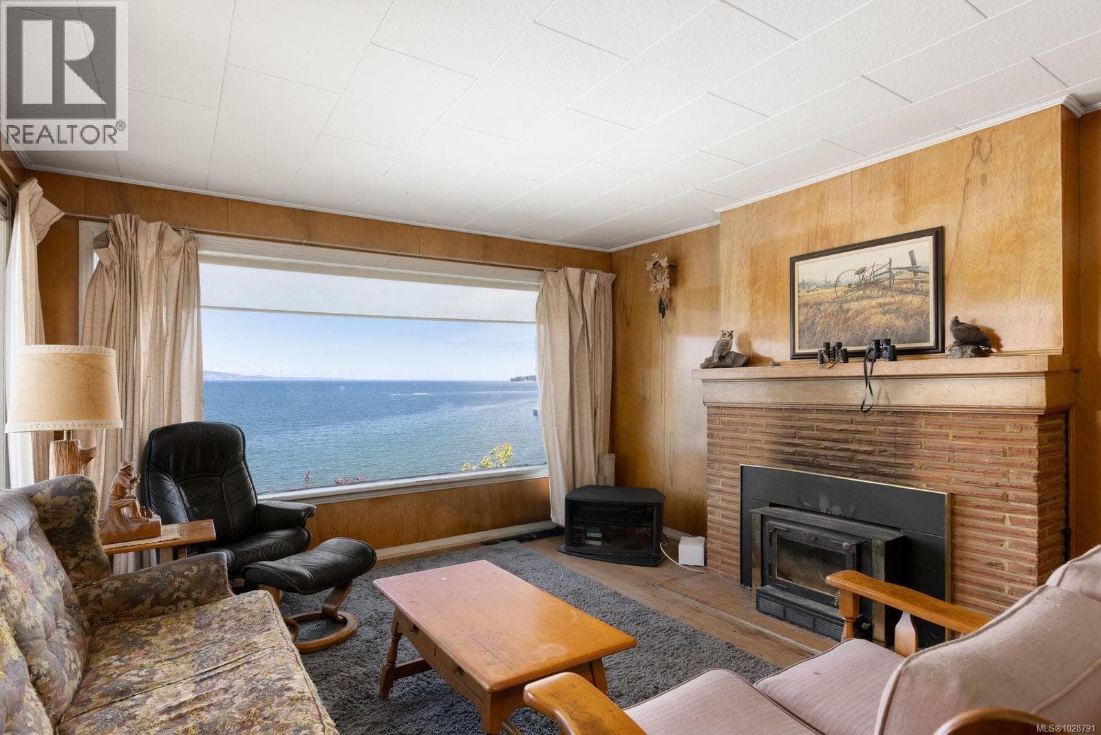5015 Cordova Bay Rd photo 4