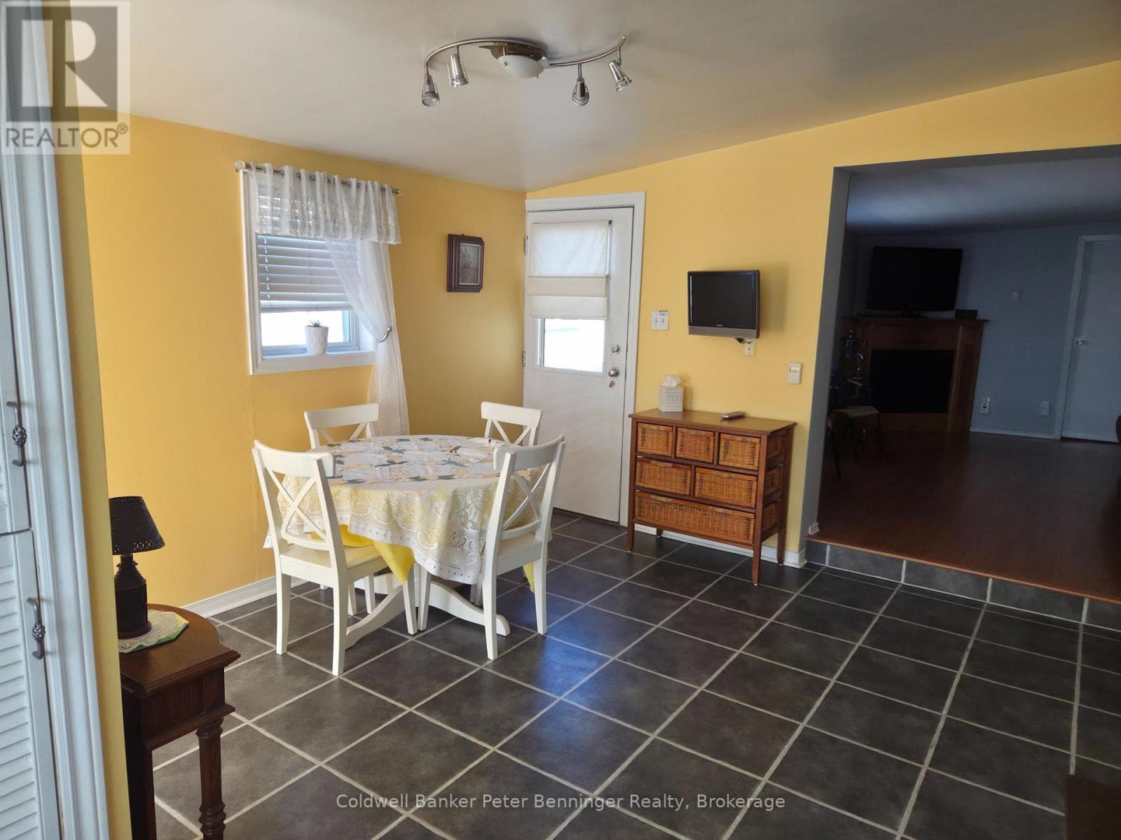 123 SCOTT STREET photo 4