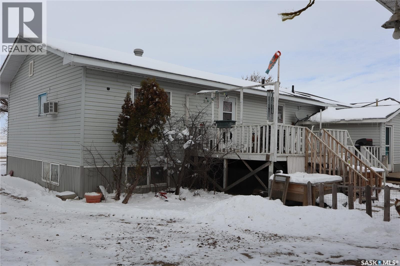 228 7th AVENUE E photo 2
